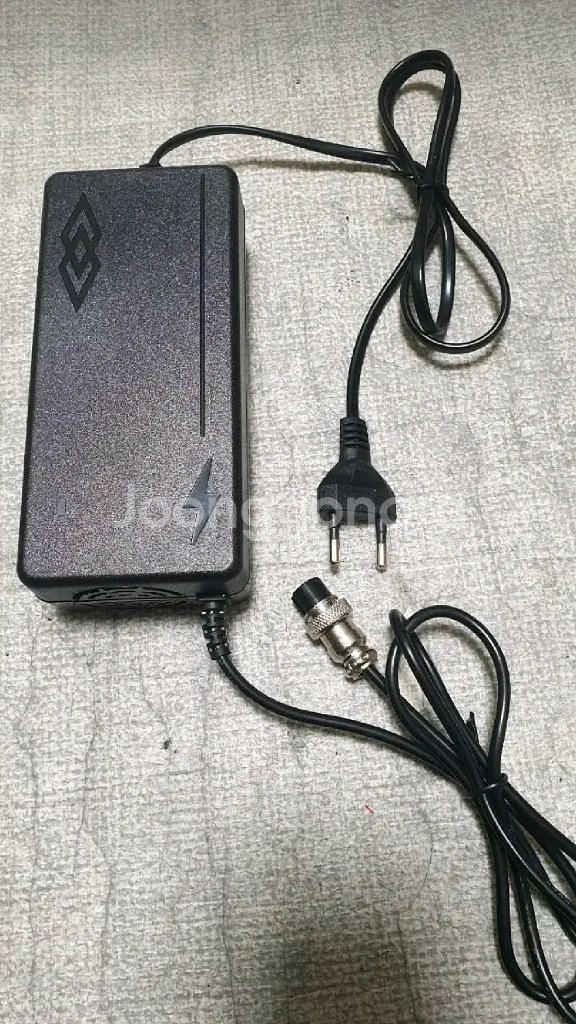 전동킥보드 48v용 충전기 새상품--0