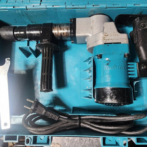 마끼다 해머드릴 HM0810TA 팝니다