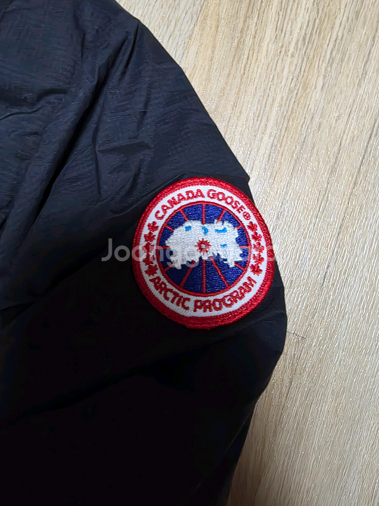 캐나다구스 롯지 패딩 블랙 s사이즈(95-100) 판매합니다.--1