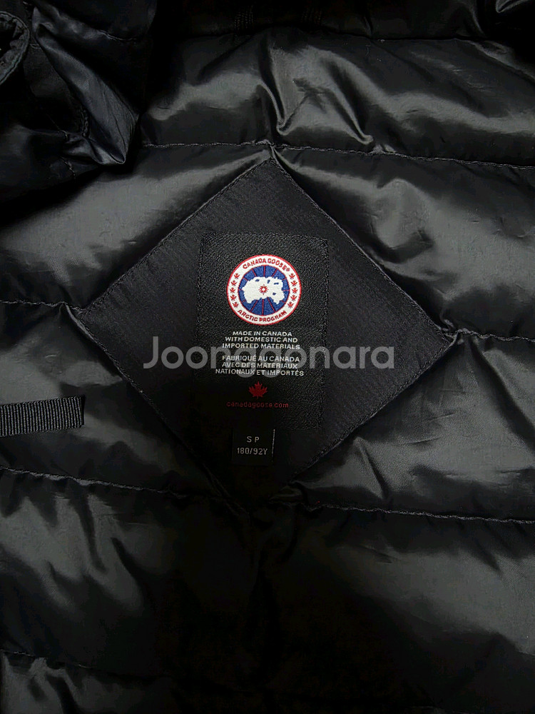 캐나다구스 롯지 패딩 블랙 s사이즈(95-100) 판매합니다.--2