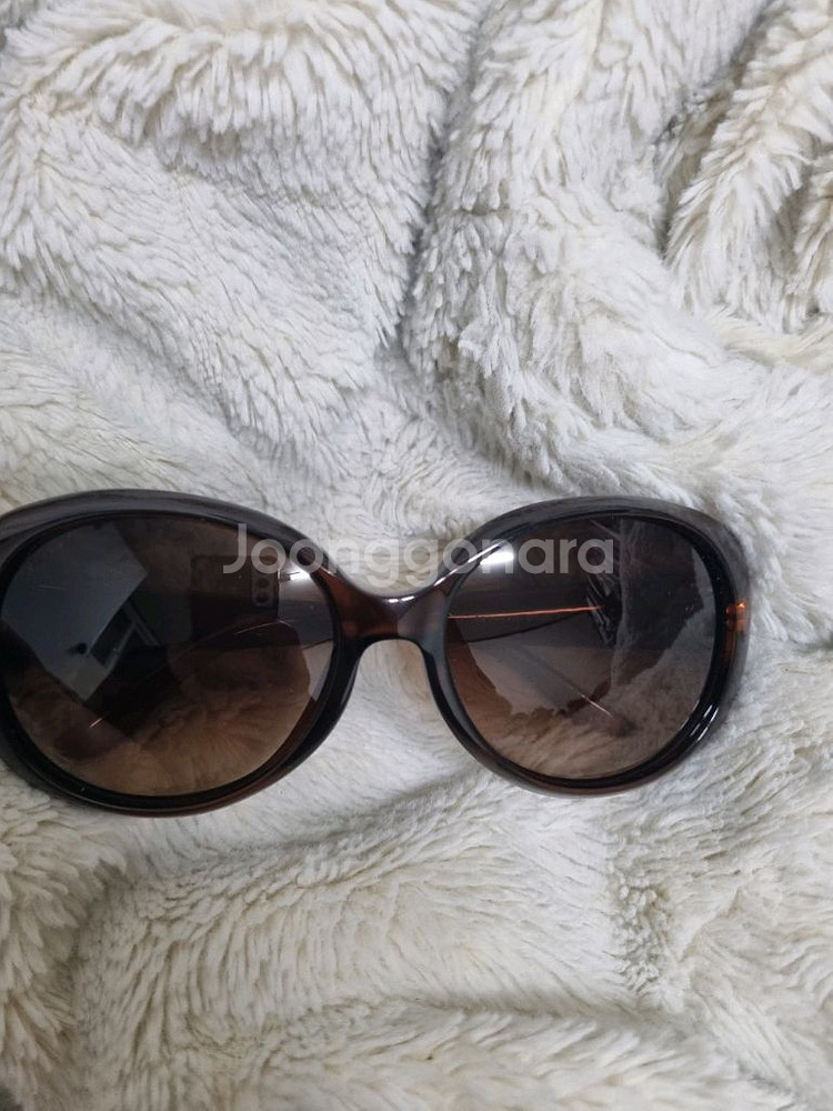 구찌 선글라스 오버 사이즈 뿔테--1