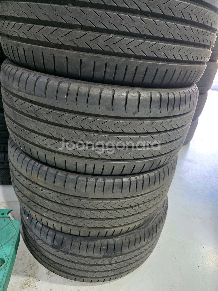 콘티넨탈 240 40 20 타이어판매합니다--2