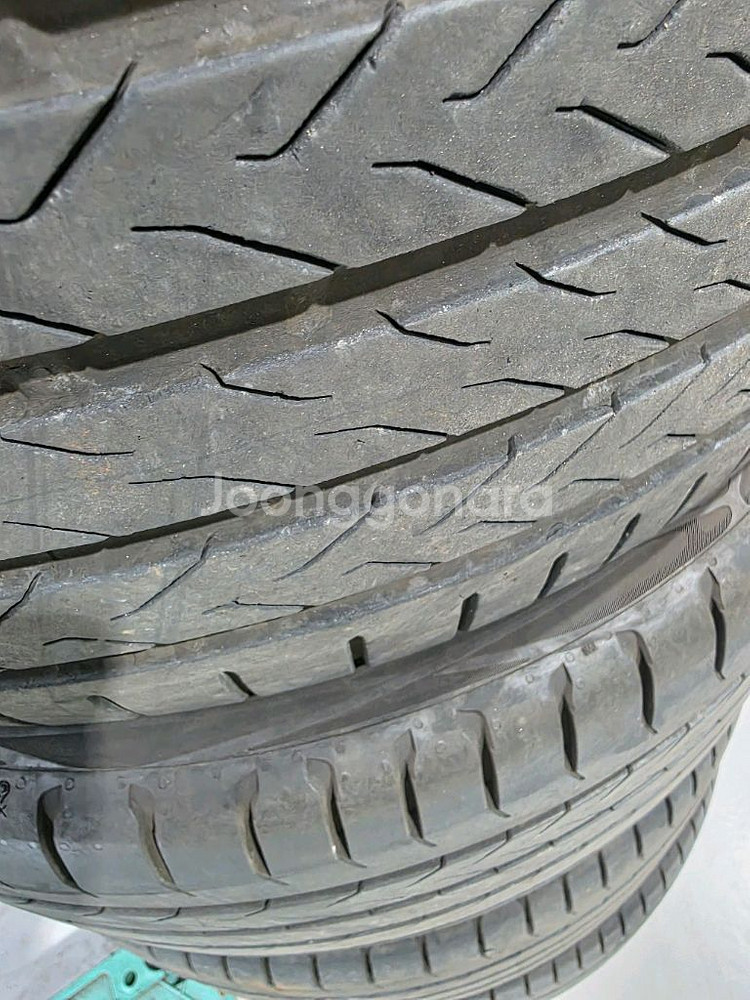 콘티넨탈 240 40 20 타이어판매합니다--3