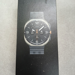 갤럭시워치울트라 실버 2025년도제품64GB 미개봉 팝니다![60만]