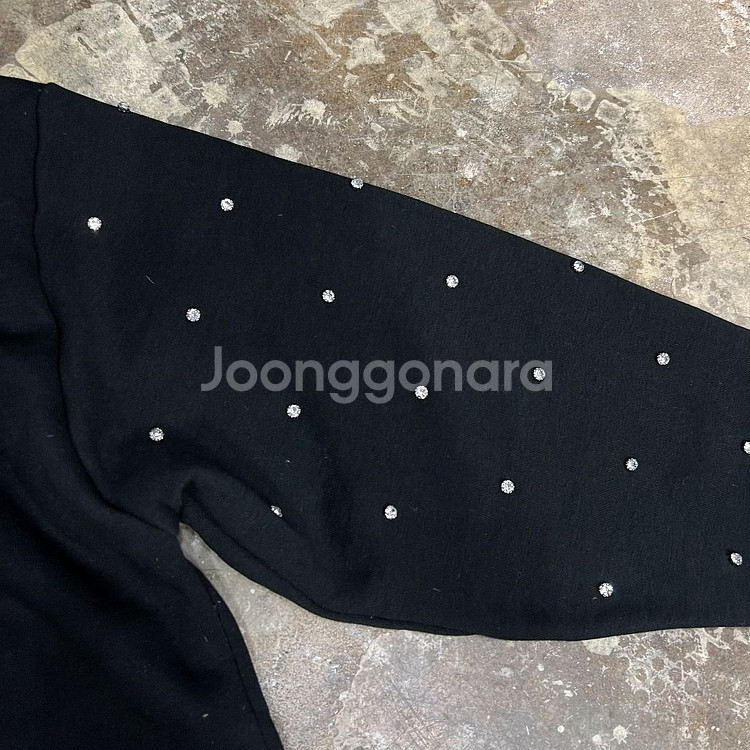 L) ZARA 자라 큐빅 스터드 오버핏 크롭 맨투맨티셔츠 맨투맨티--2