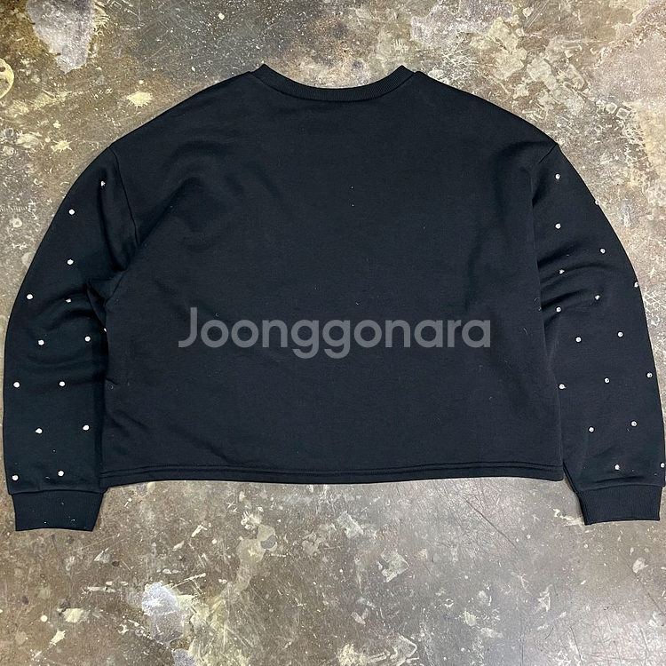 L) ZARA 자라 큐빅 스터드 오버핏 크롭 맨투맨티셔츠 맨투맨티--1