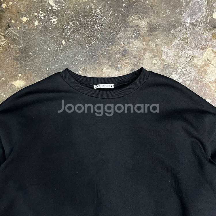 L) ZARA 자라 큐빅 스터드 오버핏 크롭 맨투맨티셔츠 맨투맨티--3