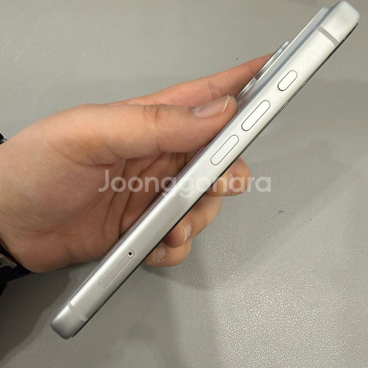 아이폰 17프로 256기가 실버 배터리 100프로 S급 팝니다--2