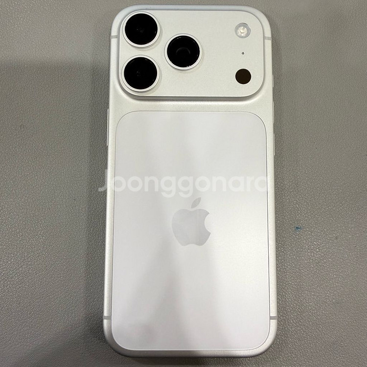 아이폰 17프로 256기가 실버 배터리 100프로 S급 팝니다--1