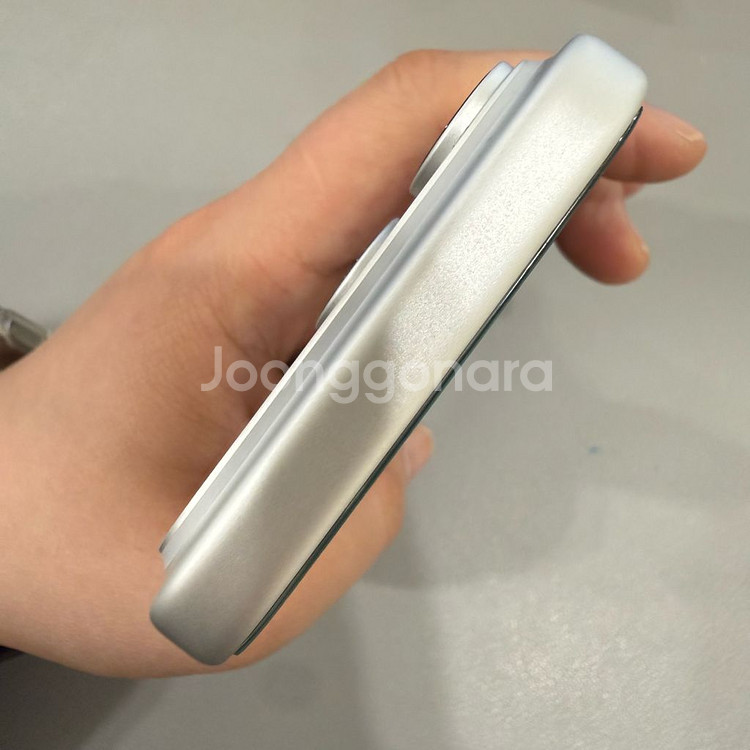 아이폰 17프로 256기가 실버 배터리 100프로 S급 팝니다--3