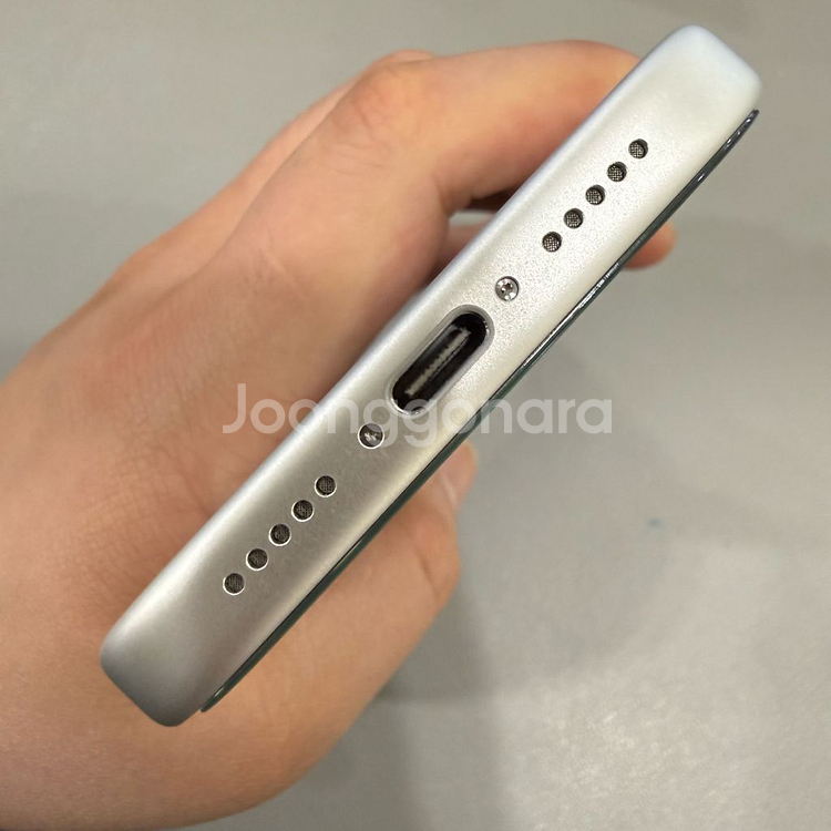 아이폰 17프로 256기가 실버 배터리 100프로 S급 팝니다--4