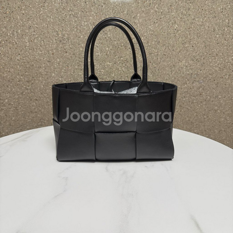 [스몰]보테가베네타 아르코 토트백--1