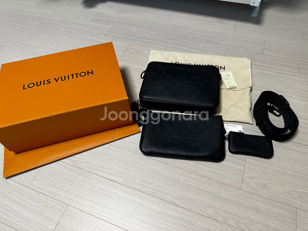 루이비통 트리오 메신저백--8