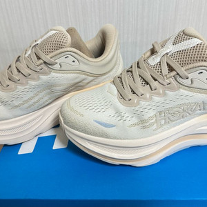 정품 새상품 호카 호카본디9 호카러닝화 사이즈240 38