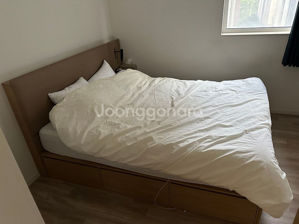 [!!!급처!!!]원목 침대프레임 + 퀸사이즈 매트리스 세트 + 협탁 세트--0