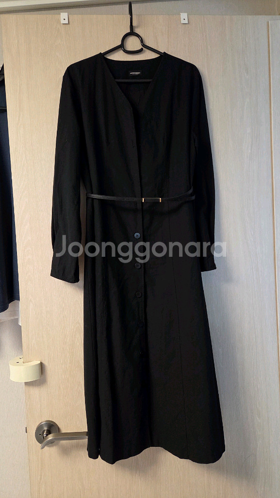 리틀블랙 로즈베이 시스터마켓 블랙 브이넥 롱원피스--5