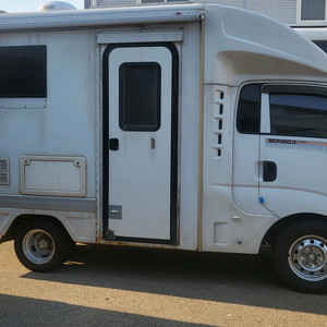 캠핑카. 기아워크스루밴