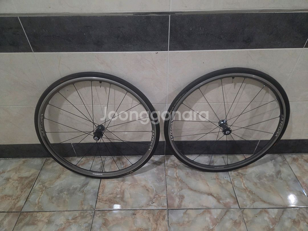 울테그라 WH-6800 림브 휠셋 판매합니다 (튜블리스 세팅)--0