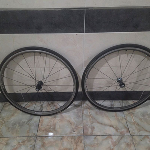 울테그라 WH-6800 림브 휠셋 판매합니다 (튜블리스 세팅)