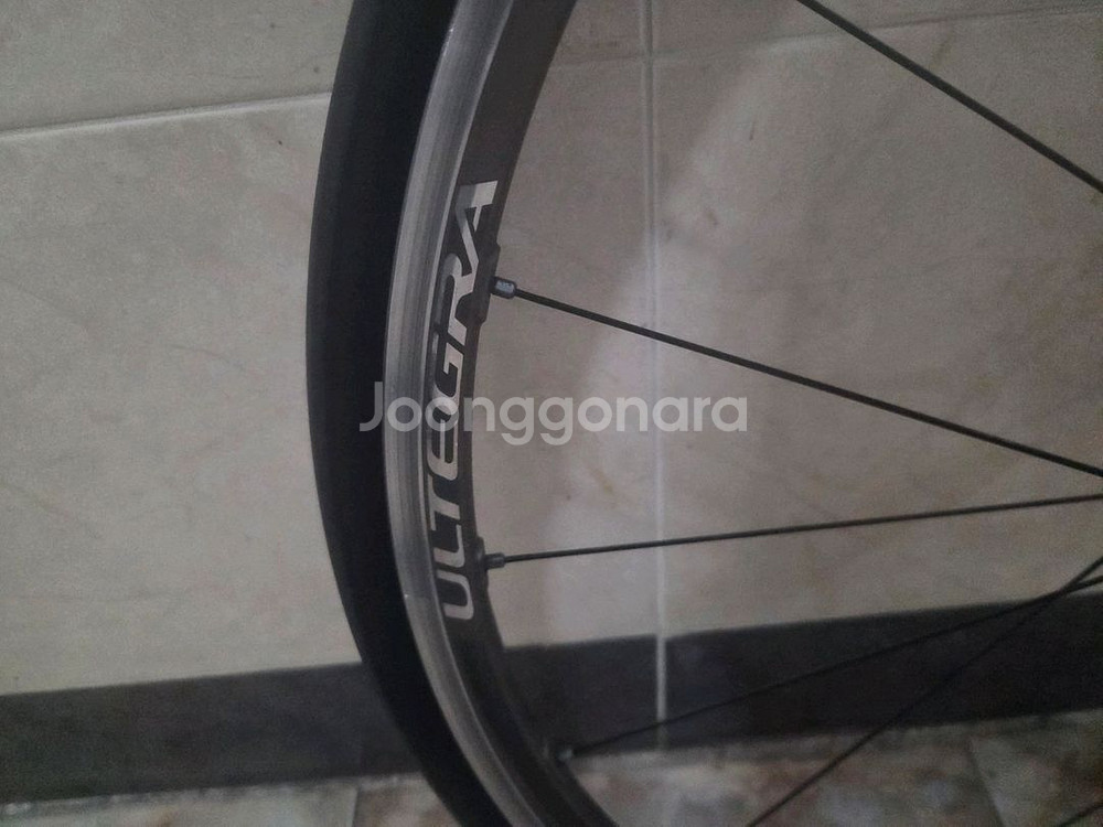 울테그라 WH-6800 림브 휠셋 판매합니다 (튜블리스 세팅)--1
