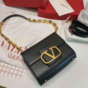 정품.발렌티노 스탐파알체 스터드 숄더백.손예진가방