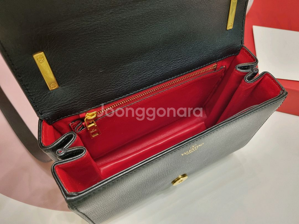 정품.발렌티노 스탐파알체 스터드 숄더백.손예진가방--7