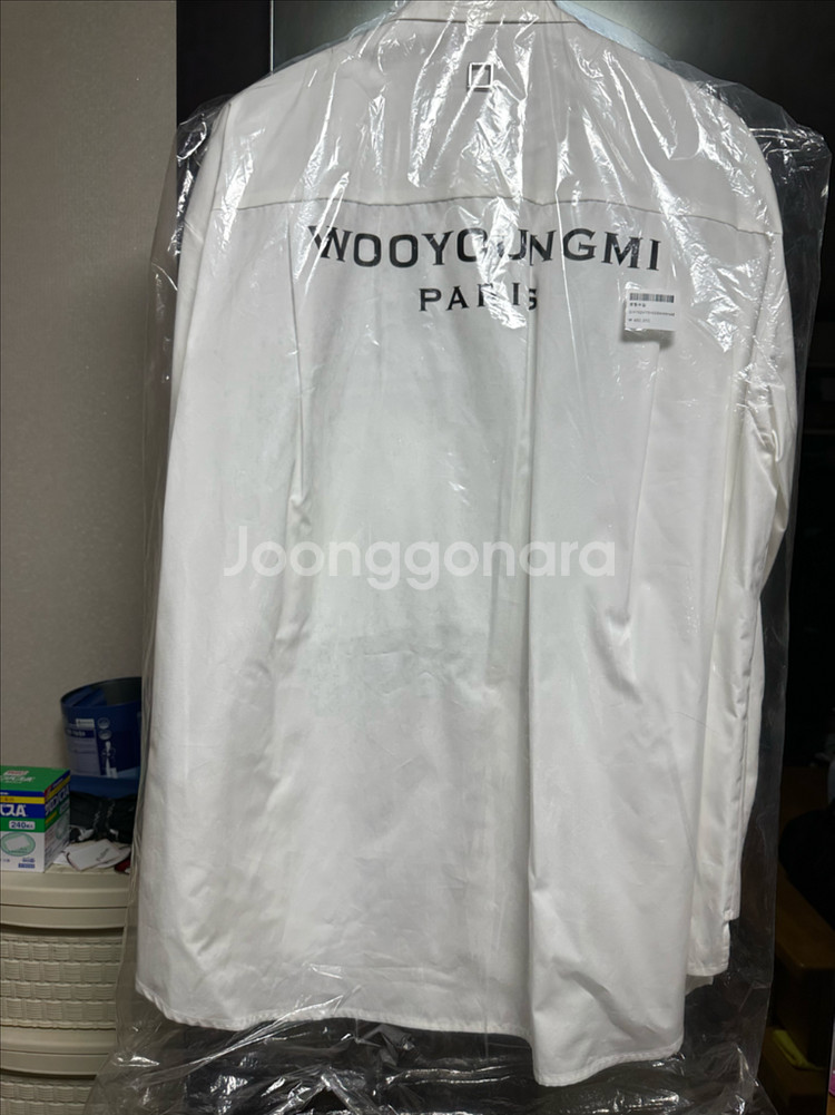 우영미 코튼 백로고 화이트셔츠--1