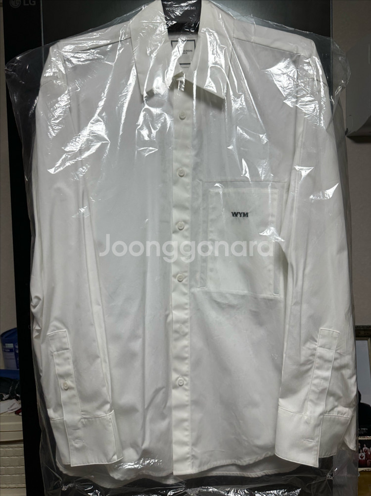 우영미 코튼 백로고 화이트셔츠--0