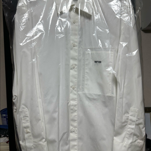 우영미 코튼 백로고 화이트셔츠