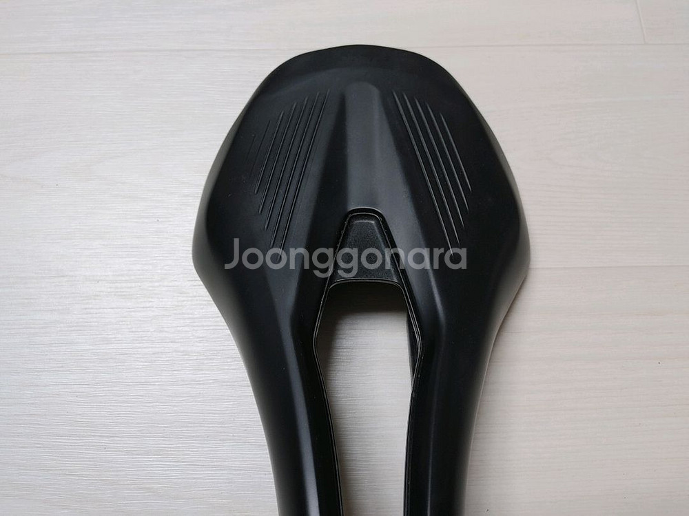 최상급안장] 안장 피직 아르고 R1(Fizik Argo R1) 140미리 안장팝니다.택포7.5만--1