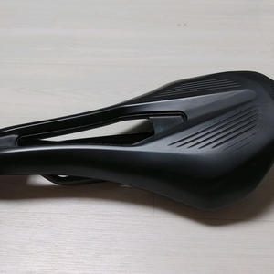 최상급안장] 안장 피직 아르고 R1(Fizik Argo R1) 140미리 안장팝니다.택포7.5만