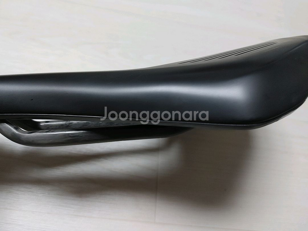 최상급안장] 안장 피직 아르고 R1(Fizik Argo R1) 140미리 안장팝니다.택포7.5만--5