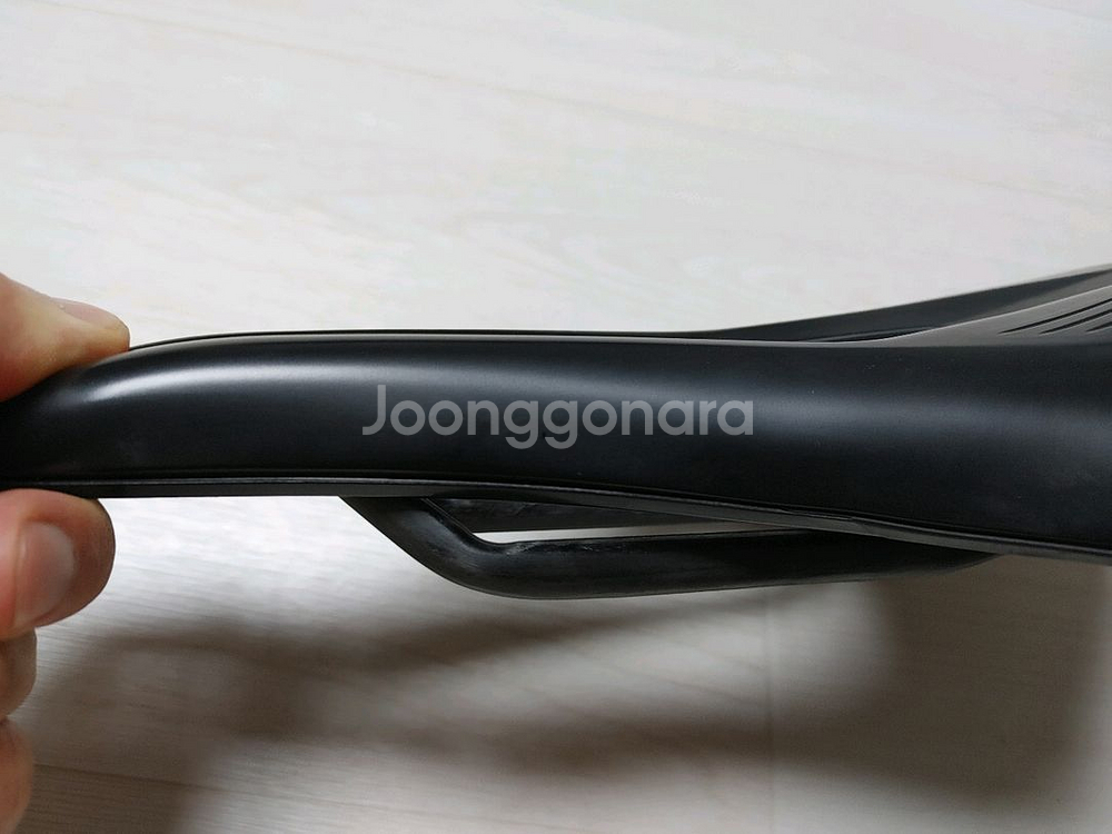 최상급안장] 안장 피직 아르고 R1(Fizik Argo R1) 140미리 안장팝니다.택포7.5만--6