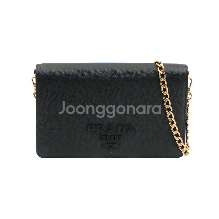 프라다 블랙 사피아노 레터링 로고 금장 체인 플랩 미니 크로스백 / 1BP012--0