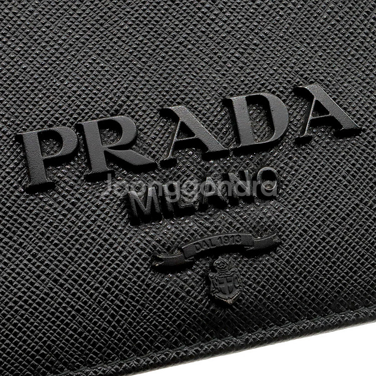 프라다 블랙 사피아노 레터링 로고 금장 체인 플랩 미니 크로스백 / 1BP012--9