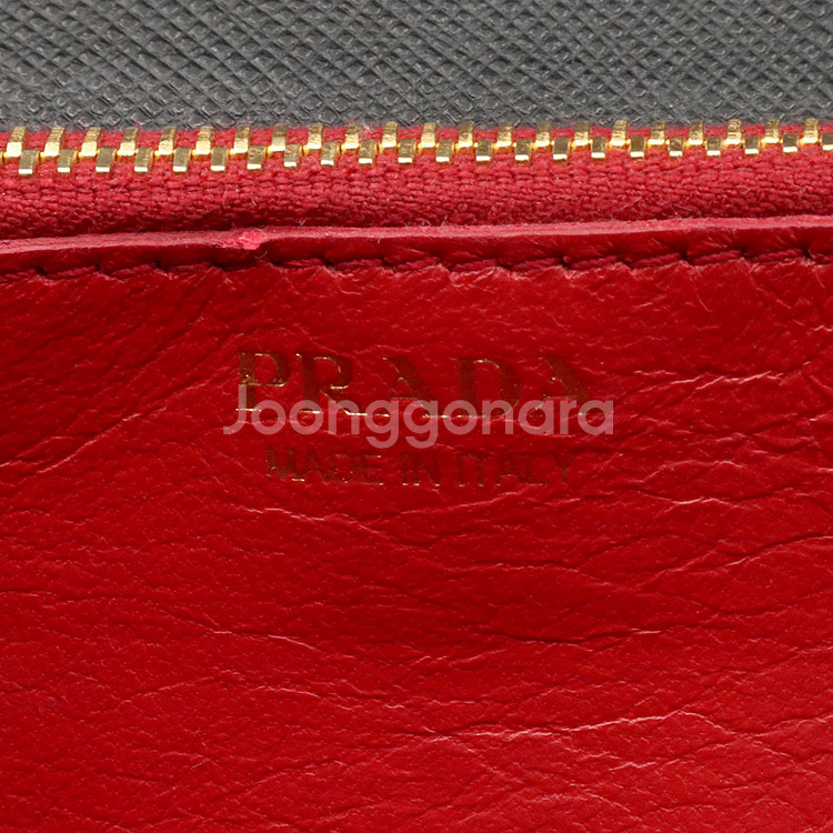 프라다 블랙 사피아노 레터링 로고 금장 체인 플랩 미니 크로스백 / 1BP012--8