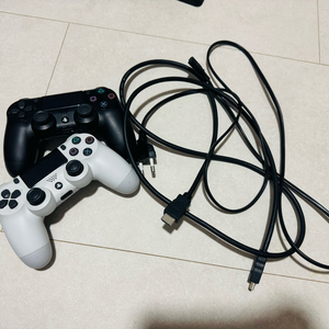 PS4 슬림 1TB + 컨트롤러 2개+게임cd4종 포함