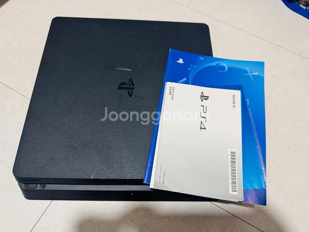 PS4 슬림 1TB + 컨트롤러 2개+게임cd4종 포함--1