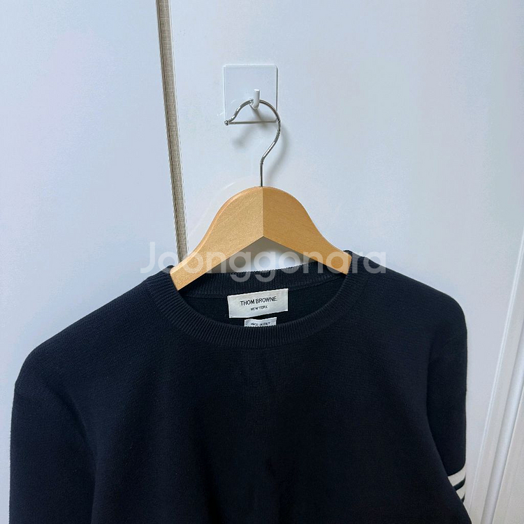 톰브라운 사선완장 밀라노스티치 금장 니트4사이즈--2