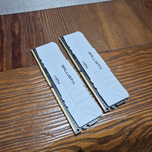 8기가 램 2개 팔아요 마이크론 Crucial Ballistix DDR4-3200 16(8x2)gb