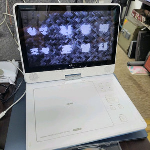 인비오 PD-2400 휴대용 DVD 플레이어