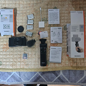 소니 브이로그 카메라 zv-1f 팝니다(슈팅그립, 배터리, sd카드 포함)