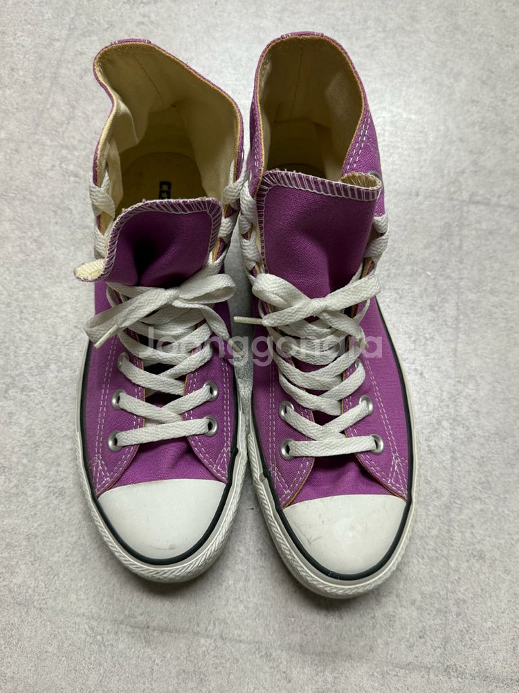 컨버스 척테일러 올스타 하이 퍼플 260사이즈 팝니다.--2