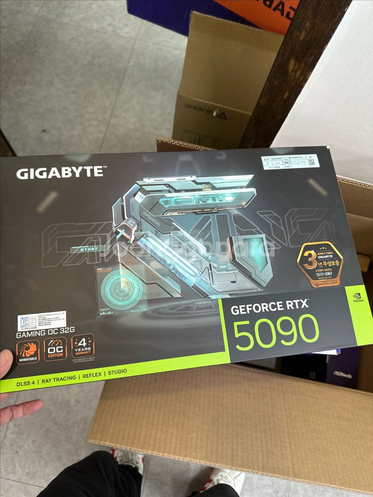 고사양 컴퓨터 Flux pro, RTX5090, AI--2