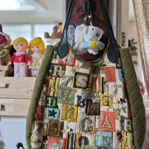 퀼팅 패턴 숄더백