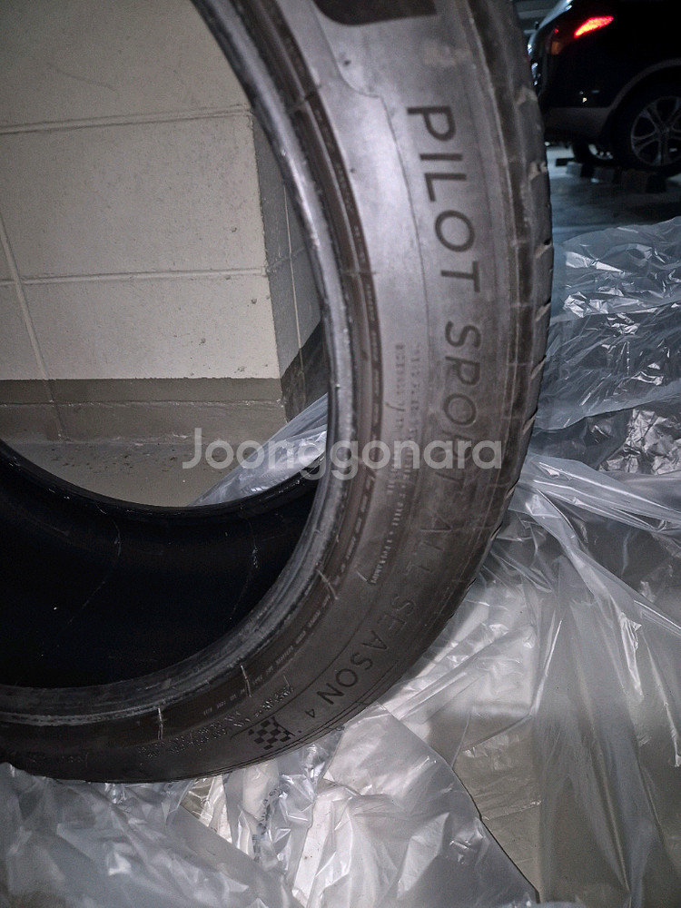 미쉐린 PS4 AS 275/40/20 판매합니다.--1