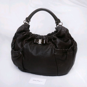 페라가모 바라리본 셔링 레더 호보백 빅토트.숄더