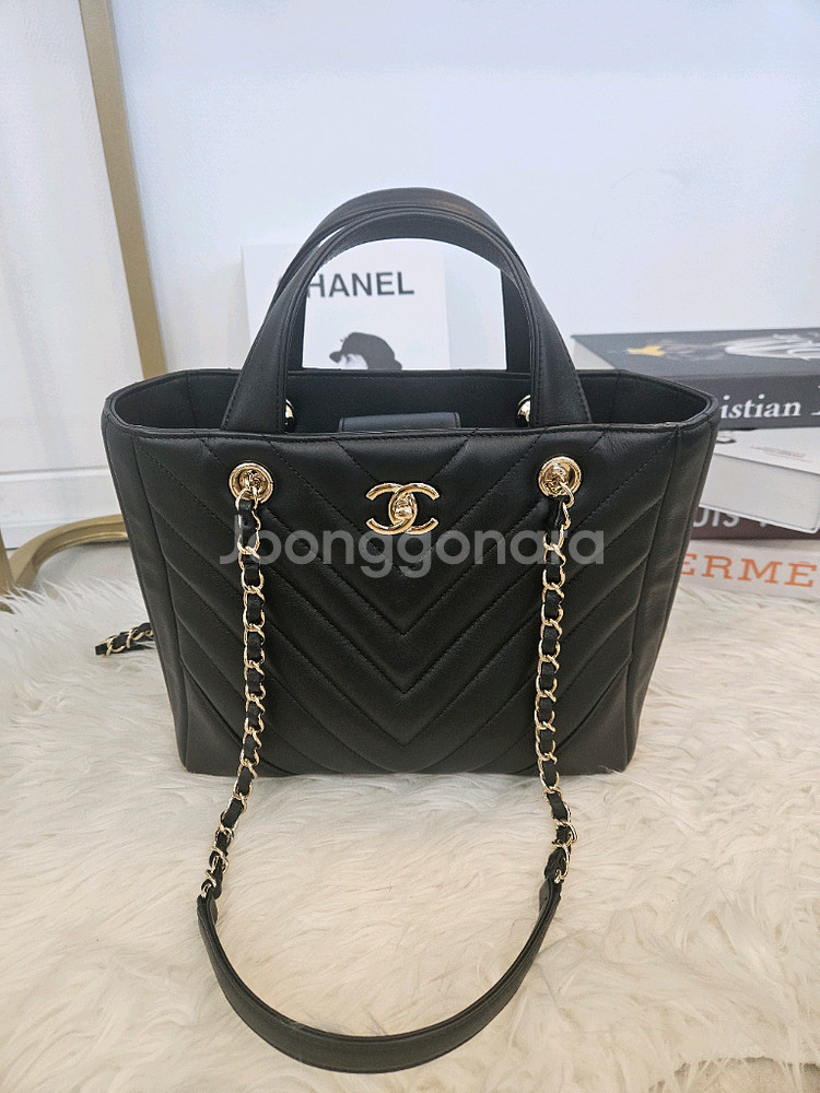 샤넬 쉐브론 토트 숄더백--0