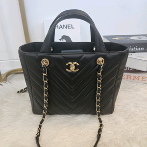 샤넬 쉐브론 토트 숄더백