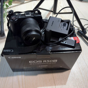 캐논 EOS R50V 미러리스 카메라